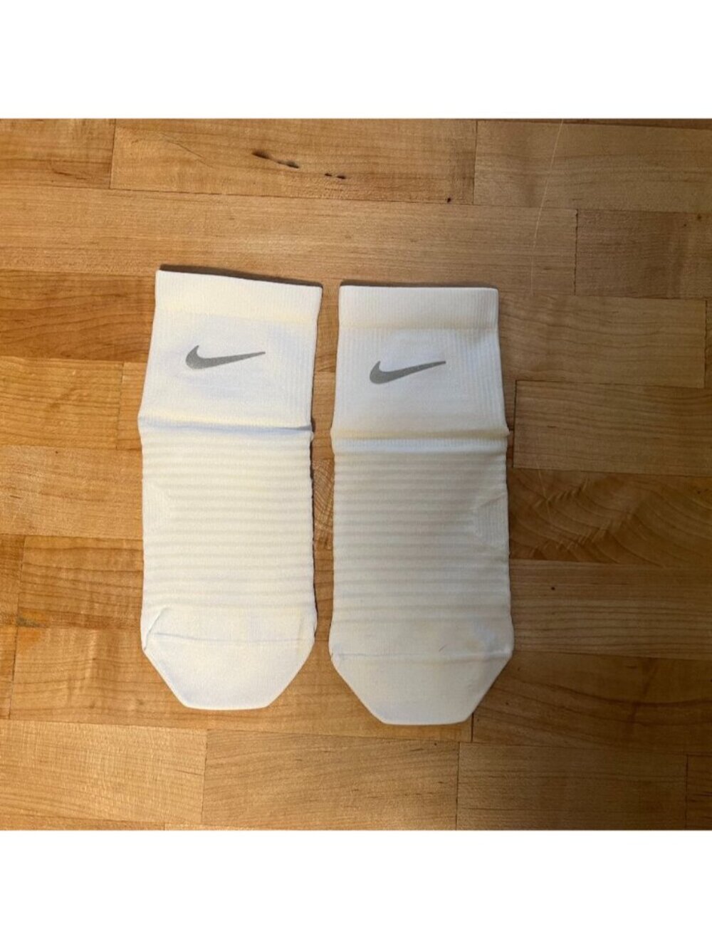 Men's Medium 8-9.5 Nike Spark Lightweight Dri Fit Quarter Crew Running Socks